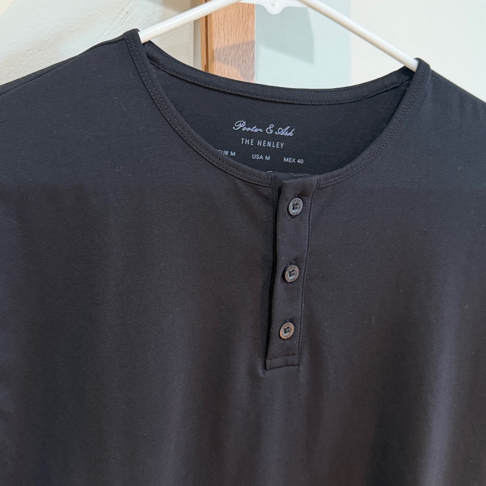 Porter and Ash Men’s Black Henley T-Shirt - Picture 4 of 4